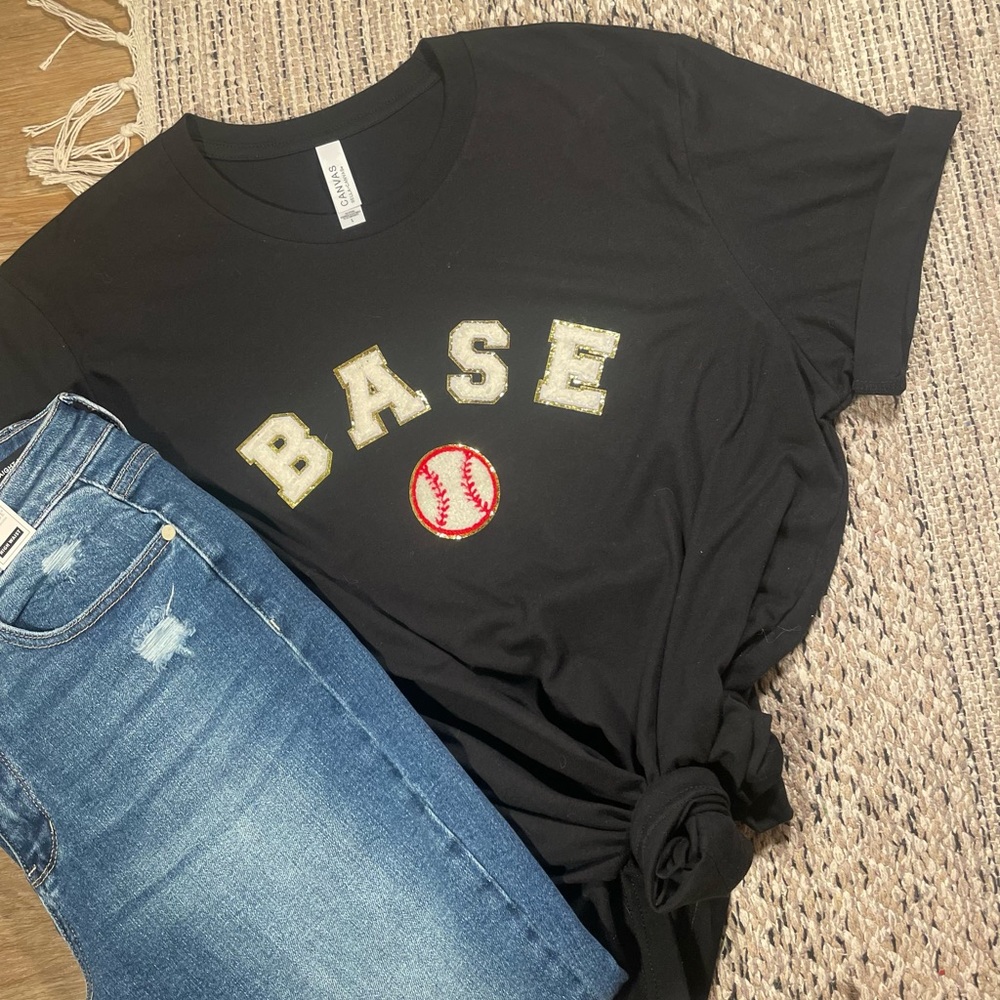 LAST ONE!! Base⚾️ T-shirt